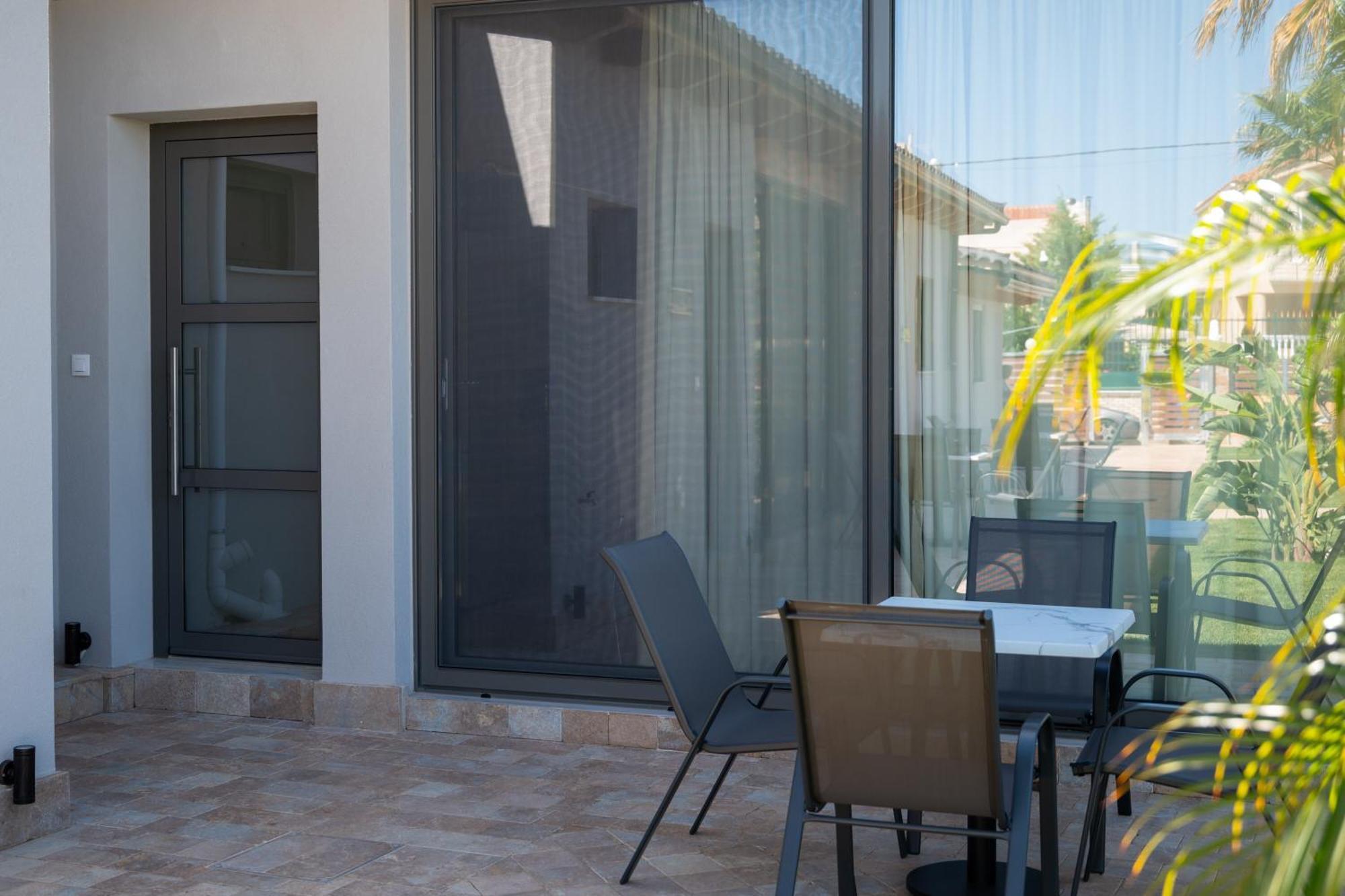 Paradise Apartments Artemida Exterior photo